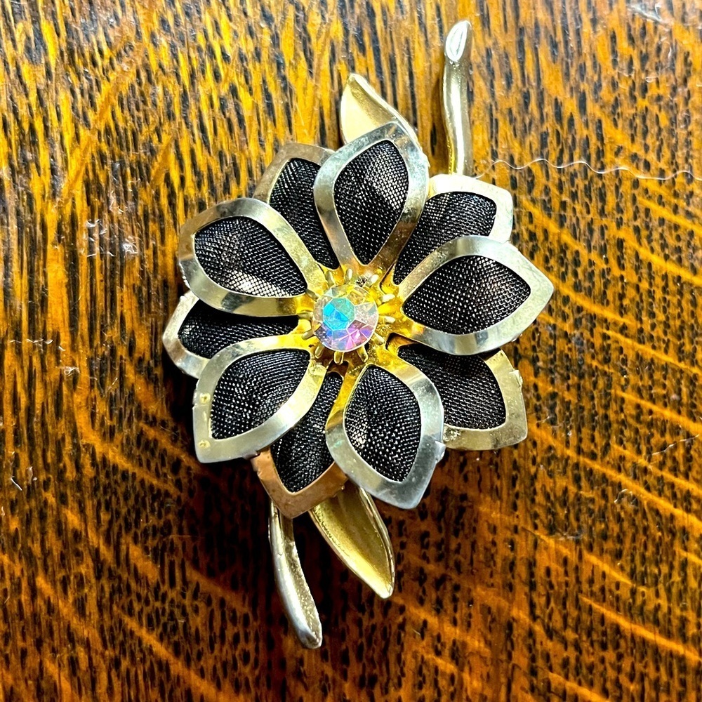 Gold Flower Rhinestone Vintage 50’s Brooch